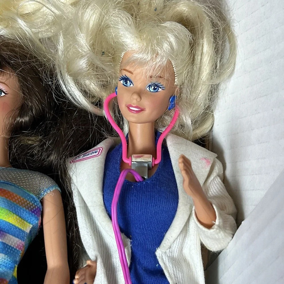 Vintage Barbie Doll Lot. Lot Of 4 Dolls W/ Outfits Class Of 96, Bubble Angel, Dr - Picture 5 of 12